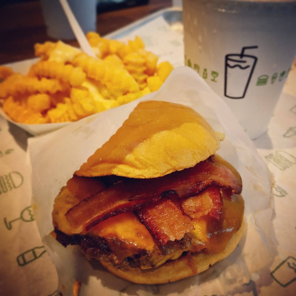 Shake Shack | restaurant | 1445 New Britain Ave Unit #1385, West Hartford, CT 06110, USA | 8609000559 OR +1 860-900-0559