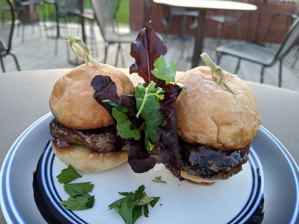 White Fox Taverna | restaurant | 800 Fairbanks Rd, Farmington, ME 04938, USA | 2074009114 OR +1 207-400-9114