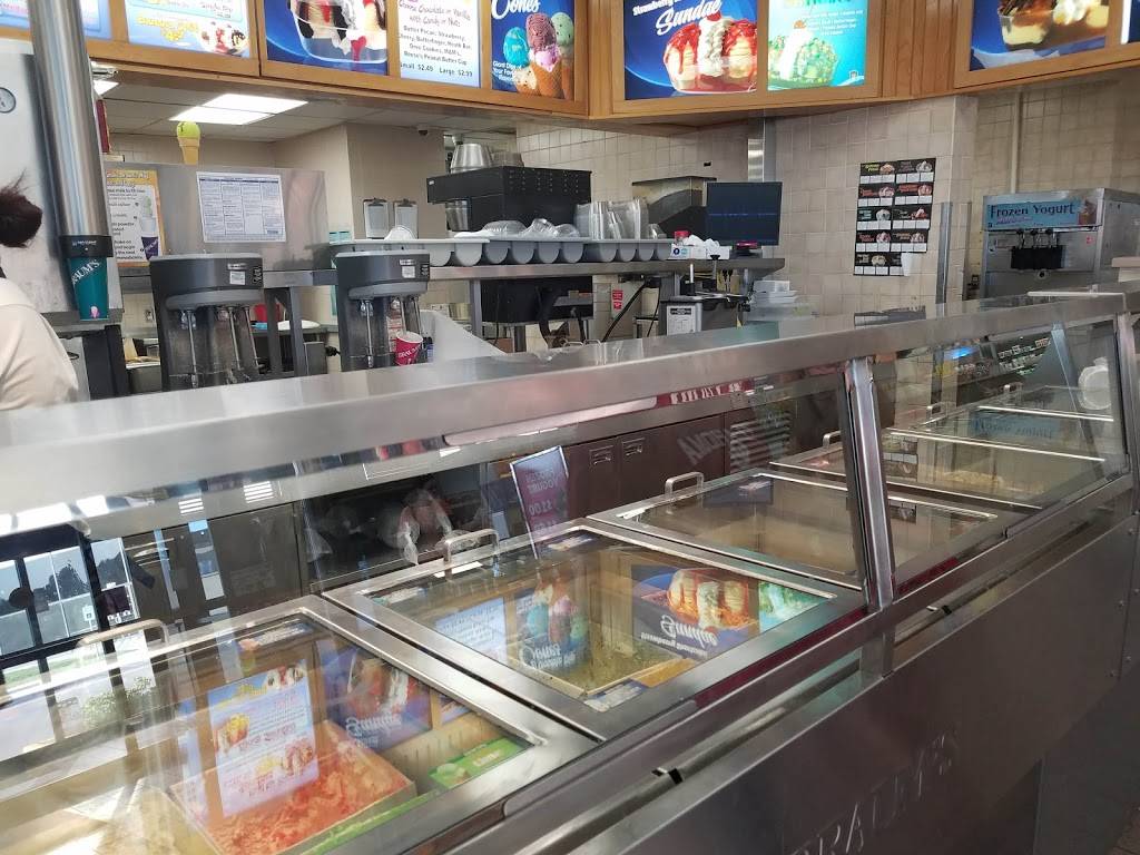 Braums Ice Cream & Burger Restaurant | restaurant | 400 E Robinson St, Norman, OK 73071, USA | 4053213431 OR +1 405-321-3431
