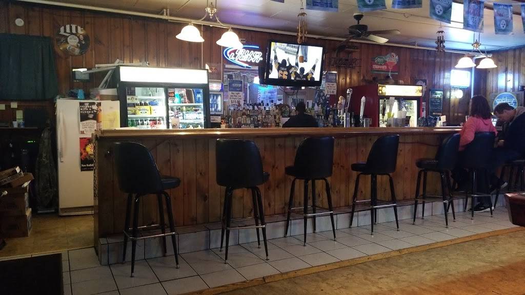 The Break Room Bar And Grill | restaurant | 966 Station Rd, Twin Rocks, PA 15960, USA | 8147499300 OR +1 814-749-9300
