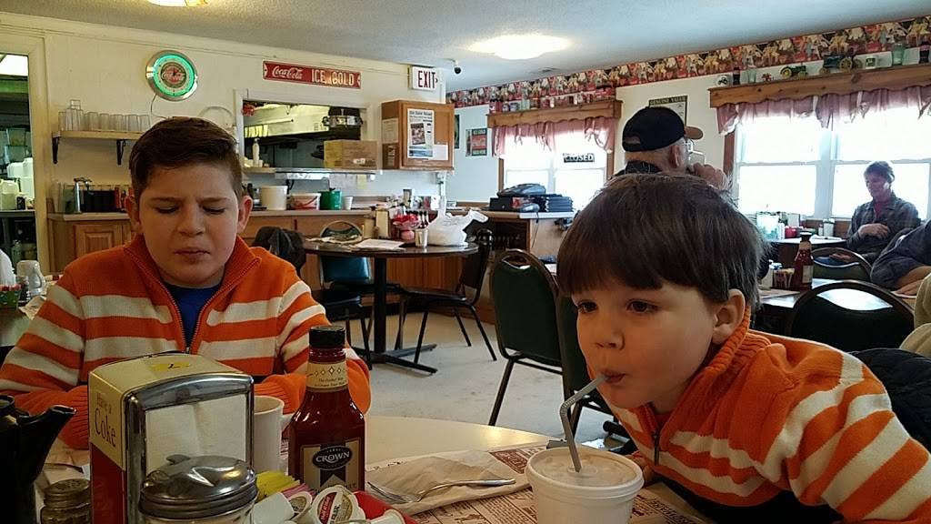 Crystal Fountain Restaurant | restaurant | 2535 30th Ave, Blanchard, MI 49310, USA | 9895612212 OR +1 989-561-2212