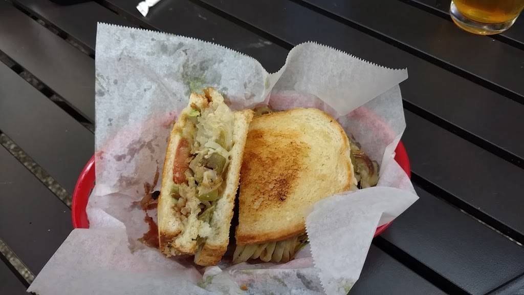 Izzys Burgers & BBQ | restaurant | 13915 S Park Dr, Magalia, CA 95954, USA | 5304139709 OR +1 530-413-9709