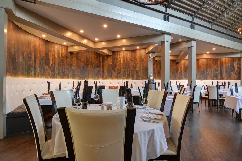 Eight Zero Zero Resto Lounge | restaurant | 903 Brookdale Ave, Cornwall, ON K6J 4P3, Canada | 6139360322 OR +1 613-936-0322