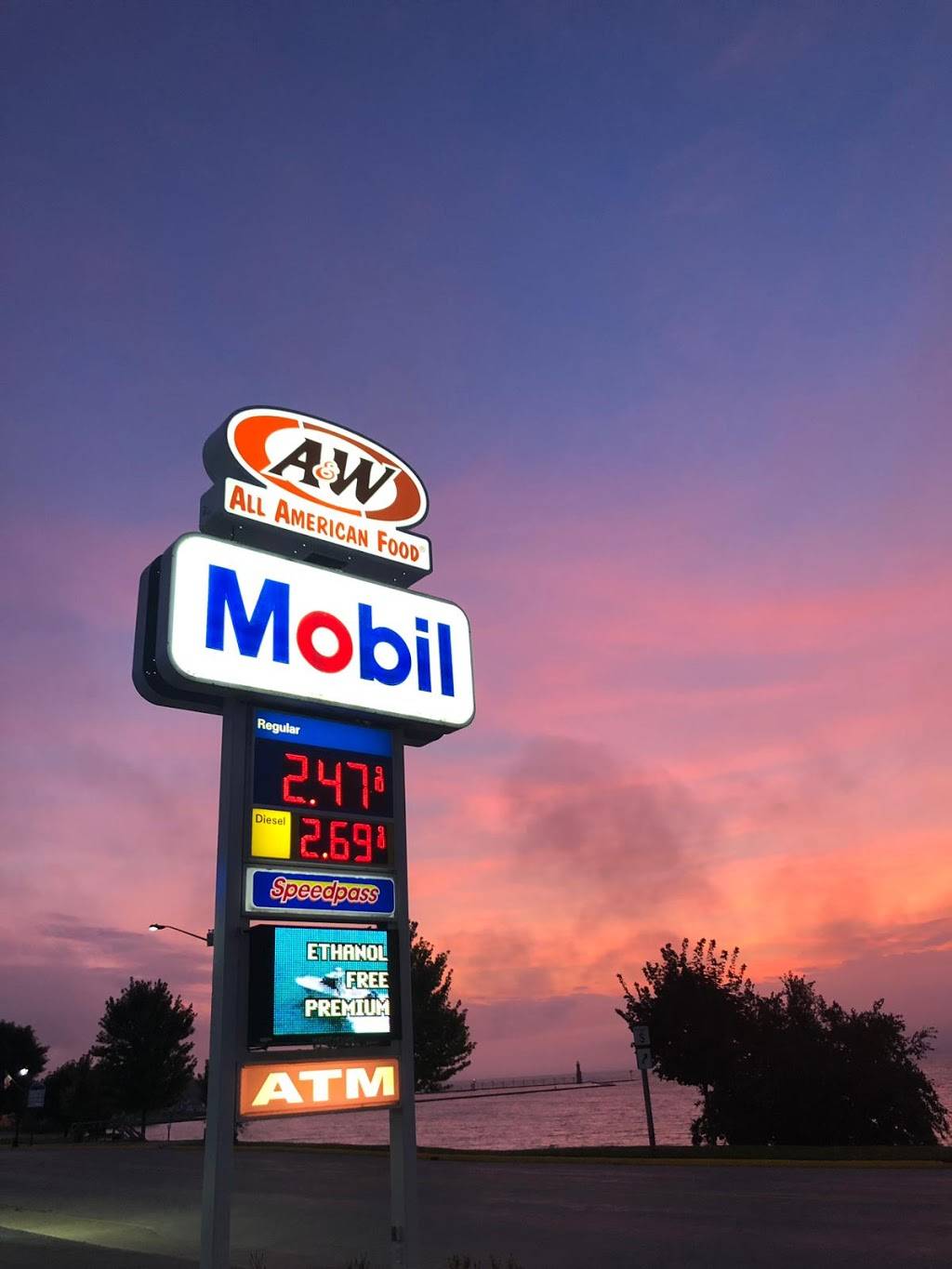 A&W | restaurant | 1025 Lake St, Algoma, WI 54201, USA | 9204878236 OR +1 920-487-8236