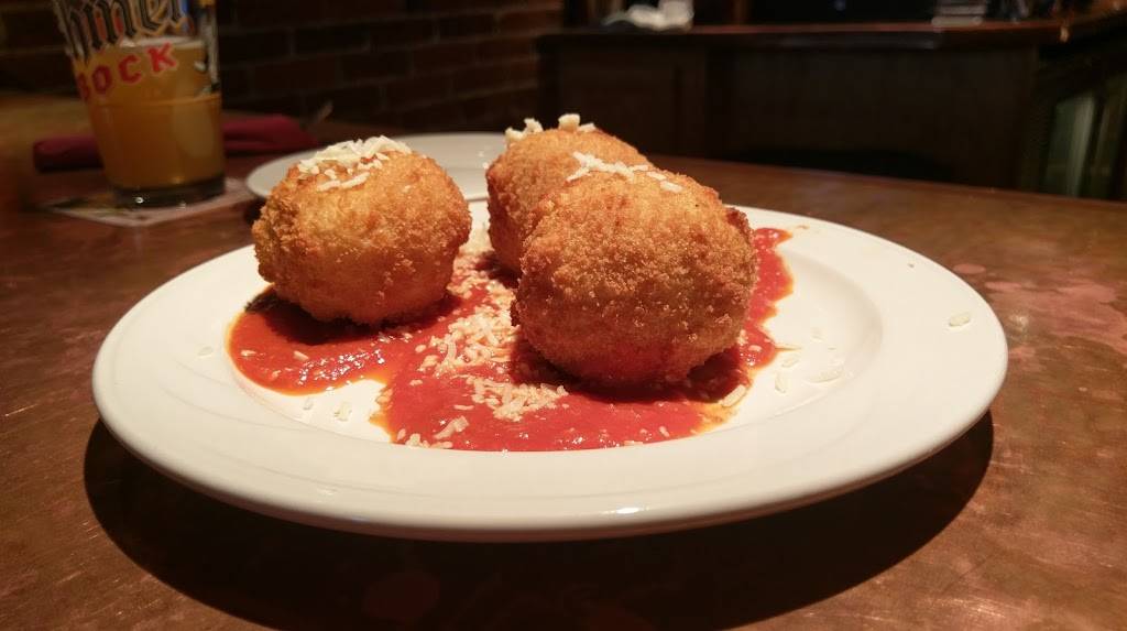 Cara Irish Pub | restaurant | 11 4th St, Dover, NH 03820, USA | 6033434390 OR +1 603-343-4390