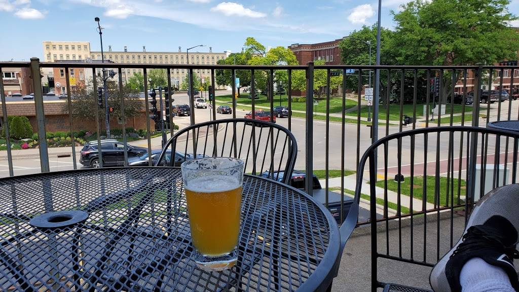 The Abbey Bar & Grill | restaurant | 303 Reid St, De Pere, WI 54115, USA | 9203367242 OR +1 920-336-7242