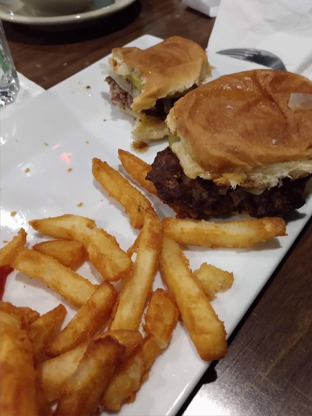 Canton Bistro | restaurant | 44282 Warren Rd, Canton, MI 48187, USA | 7344160880 OR +1 734-416-0880