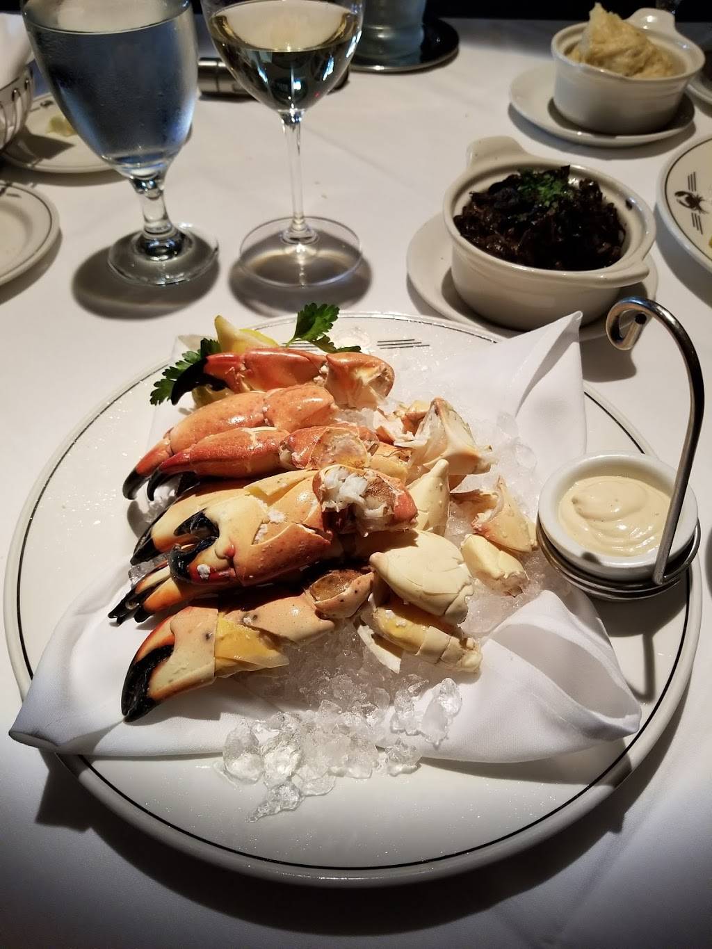 Trulucks | restaurant | 2584A E Sunrise Blvd, Fort Lauderdale, FL 33304, USA | 9543965656 OR +1 954-396-5656