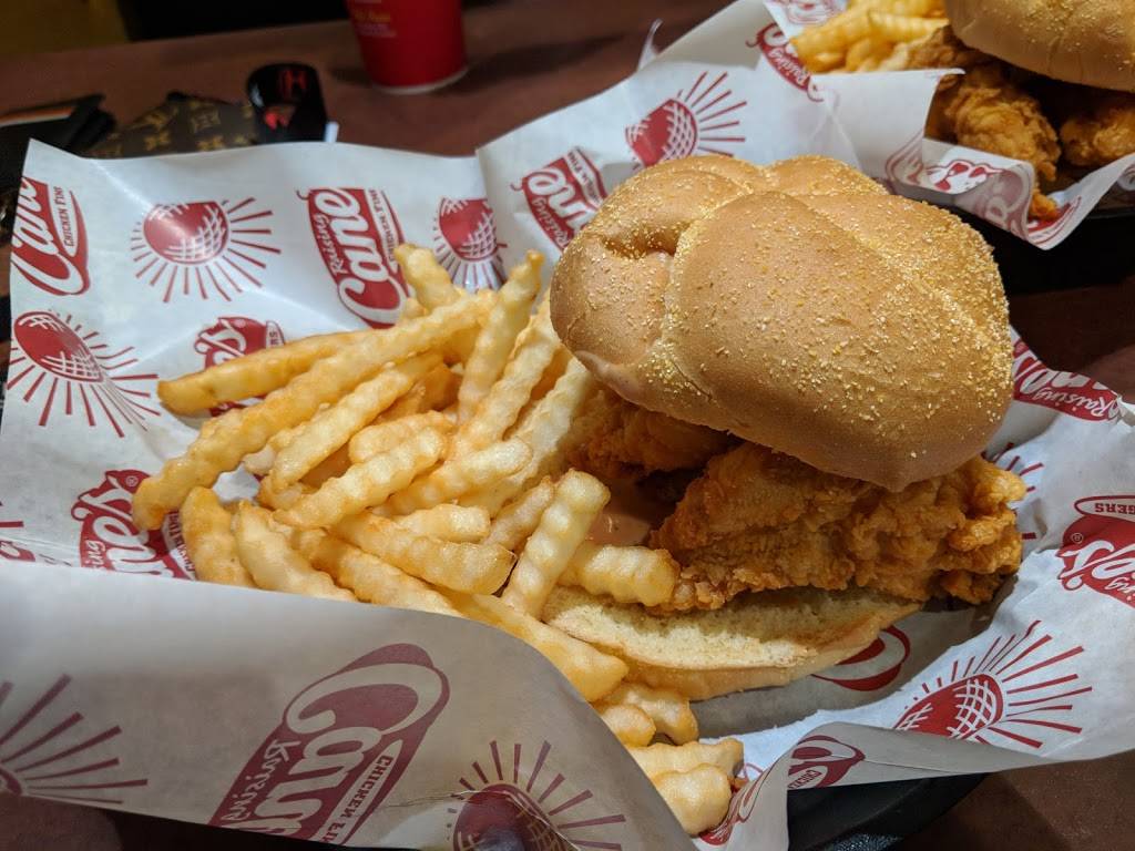 Raising Canes Chicken Fingers | meal takeaway | 2503 W Mockingbird Ln, Dallas, TX 75235, USA | 2143536993 OR +1 214-353-6993