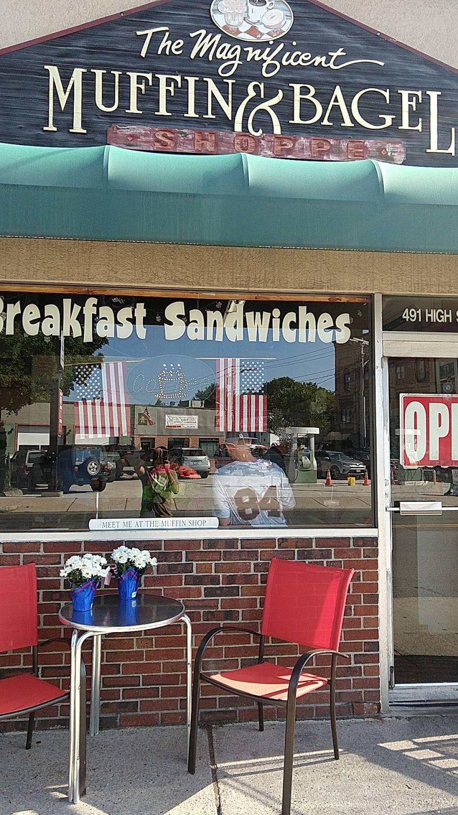The Magnificent Muffin & Bagel Shoppe | bakery | 491 High St, Medford, MA 02155, USA | 7814833511 OR +1 781-483-3511