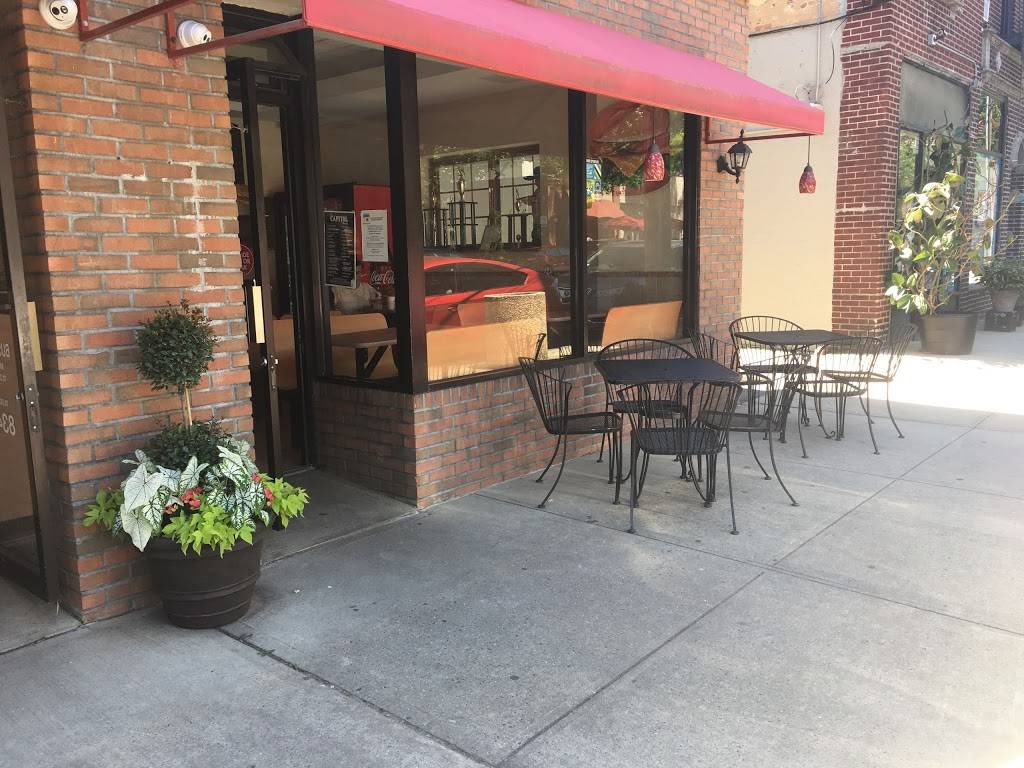 Villa Maria Pizza | restaurant | 6 Chatsworth Ave, Larchmont, NY 10538, USA | 9148348134 OR +1 914-834-8134