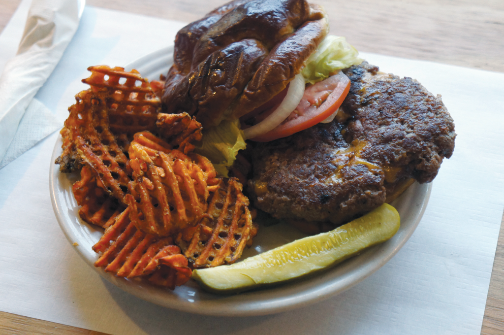 Grams Kitchen | restaurant | 2560, 915 N Spring Garden Ave, DeLand, FL 32720, USA | 3867349460 OR +1 386-734-9460