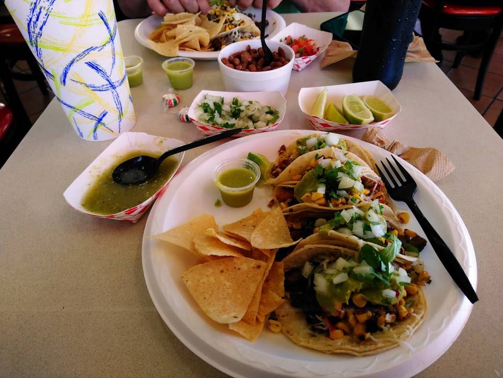 Julias Mesquite Mexican Grill | restaurant | 2160 N Arizona Ave, Chandler, AZ 85225, USA | 4806264585 OR +1 480-626-4585