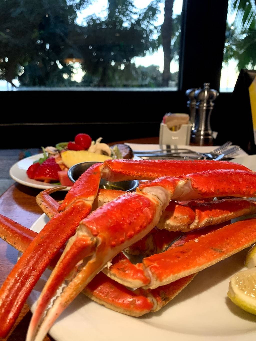 Kuhio Beach Grill | restaurant | 2552 Kalakaua Ave, Honolulu, HI 96815, USA | 8089215171 OR +1 808-921-5171