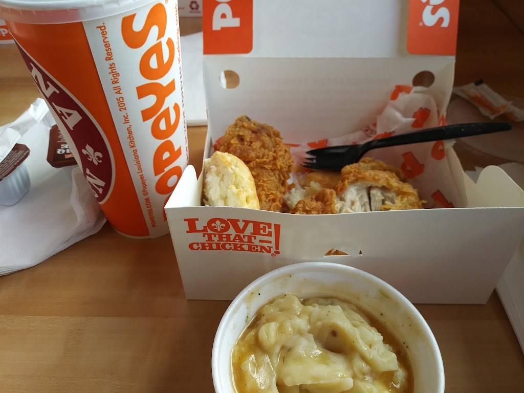 Popeyes Louisiana Kitchen | restaurant | 4209 W Greenfield Ave, Milwaukee, WI 53215, USA | 4149795713 OR +1 414-979-5713