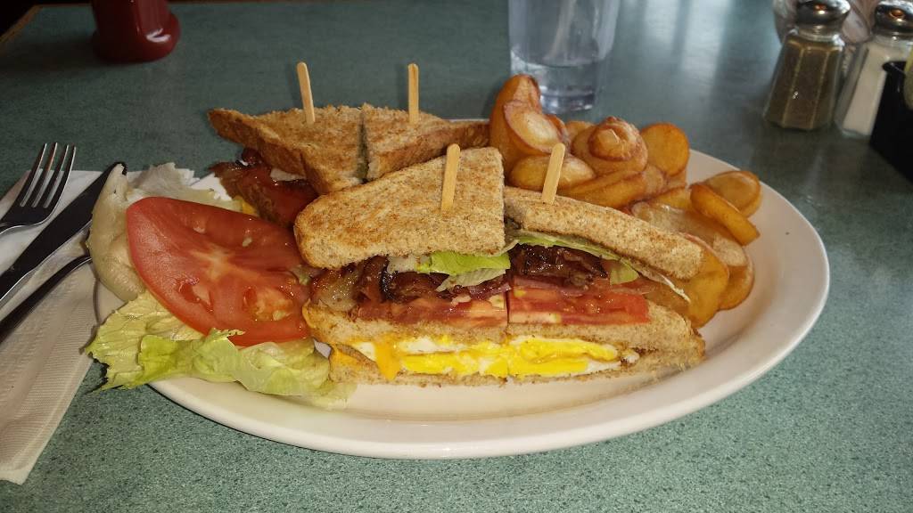 Carmelindas Restaurant | restaurant | 2799 Princess St, Kingston, ON K7M 3E3, Canada | 6133846952 OR +1 613-384-6952