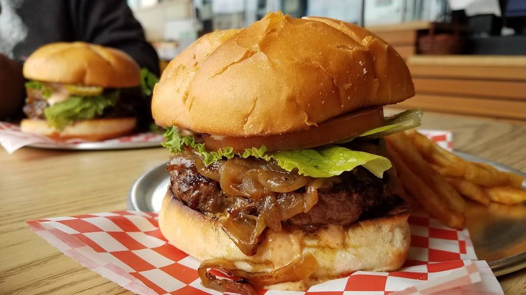 Papa Maks Burgers | restaurant | 3755 Noriega St, San Francisco, CA 94122, USA | 4153403171 OR +1 415-340-3171