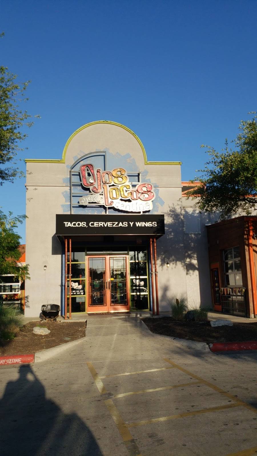 Ojos Locos Sports Cantina - Austin | restaurant | 7522 N Interstate Hwy 35, Austin, TX 78752, USA | 5123820316 OR +1 512-382-0316