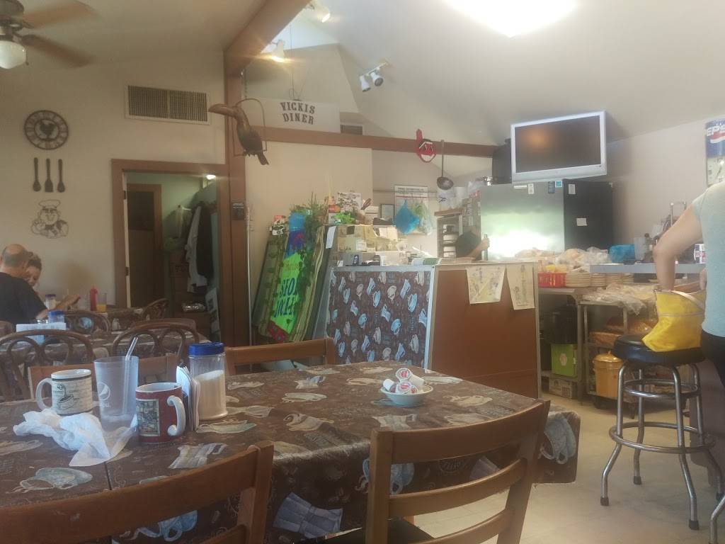 Vickis Diner & Deli | restaurant | 26105 Center Ridge Rd, Westlake, OH 44145, USA | 4408355031 OR +1 440-835-5031