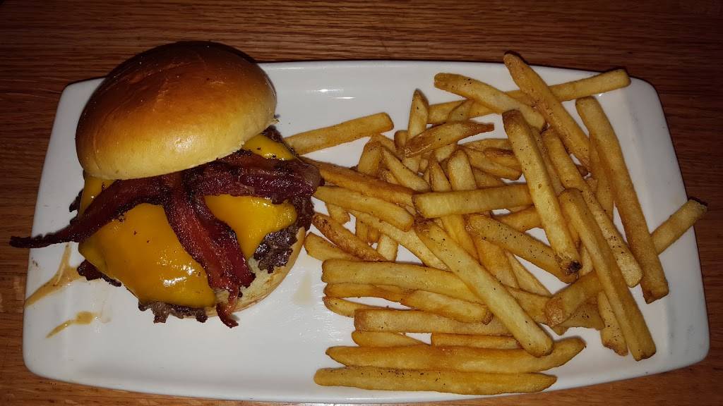 Jack in the Box | restaurant | 4201 S Kingshighway Blvd, St. Louis, MO 63109, USA | 3143510952 OR +1 314-351-0952