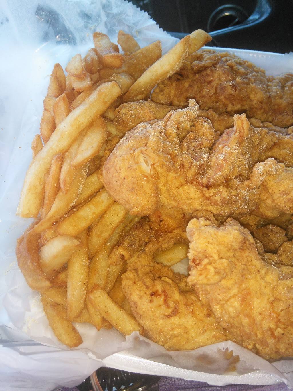 J & J Fish & Chicken | restaurant | 6610 N 76th St, Milwaukee, WI 53223, USA | 4143581442 OR +1 414-358-1442