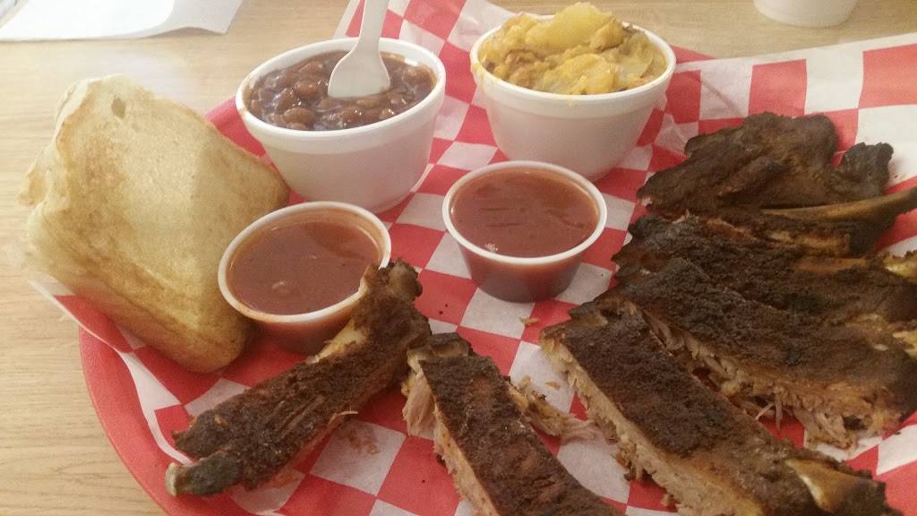 Rips Family BBQ | restaurant | 302 W 5th St, Connersville, IN 47331, USA | 7652221103 OR +1 765-222-1103