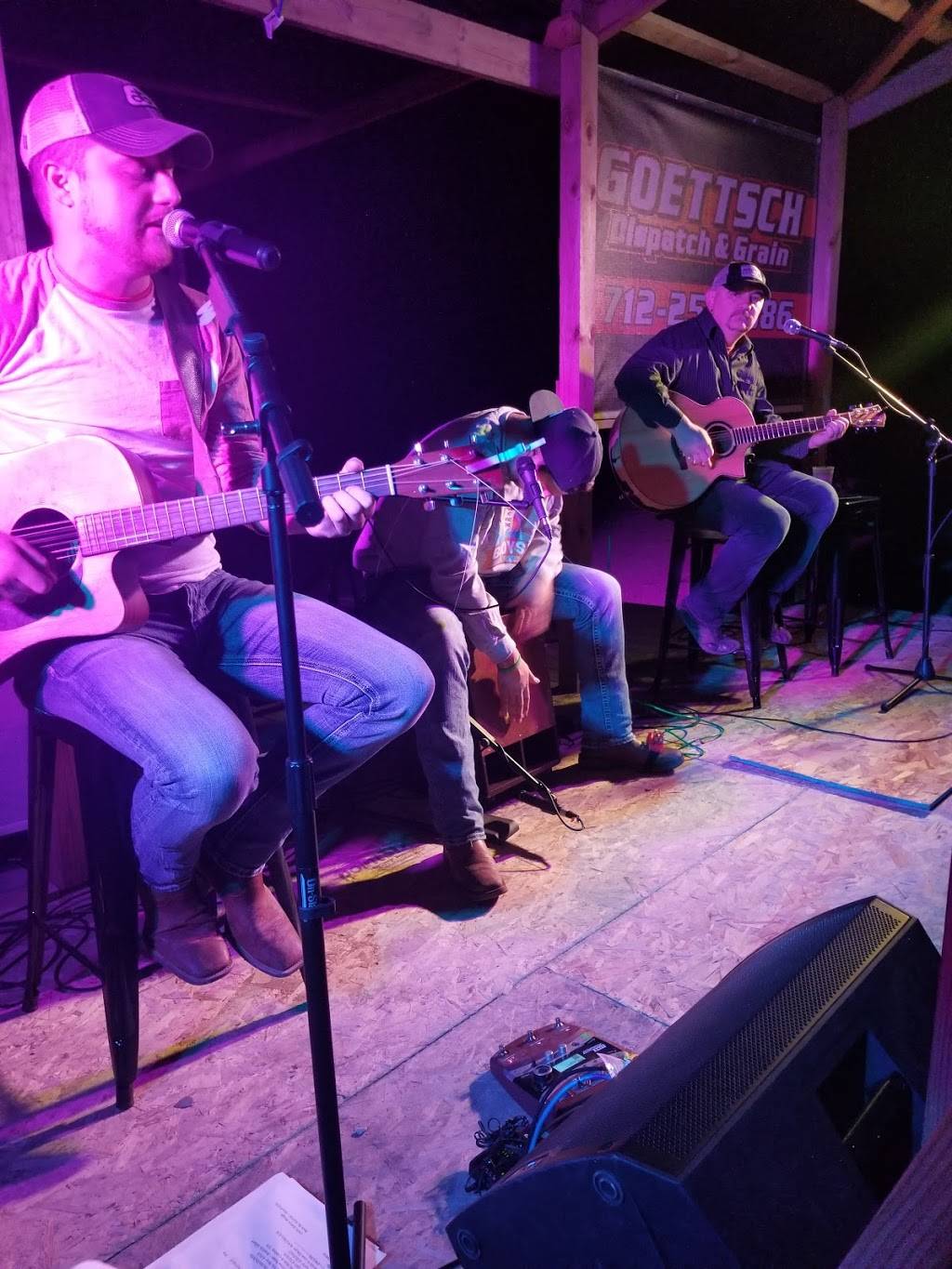 Buoys Bar & Grill | restaurant | 207 W Marina Rd, Storm Lake, IA 50588, USA | 7122139492 OR +1 712-213-9492