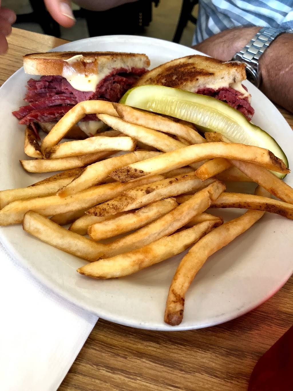 Benjis Deli | meal takeaway | 4156 N Oakland Ave, Milwaukee, WI 53211, USA | 4143327777 OR +1 414-332-7777