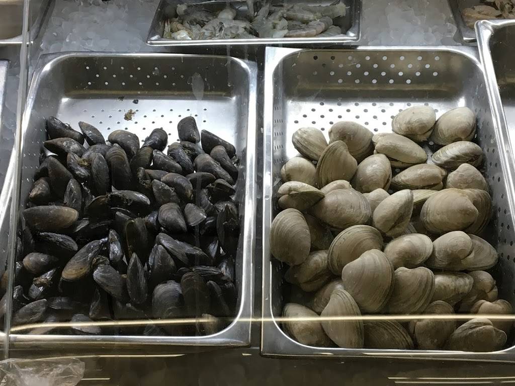 Demellos Produce Market | meal takeaway | 1275 Cove Rd, New Bedford, MA 02744, USA | 5089928879 OR +1 508-992-8879