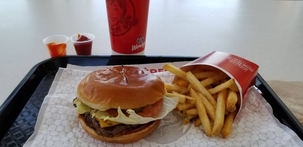 Wendys | restaurant | Place Portobello, 7200-7410 Boulevard Taschereau, Brossard, QC J4W 1M9, Canada | 4509238067 OR +1 450-923-8067