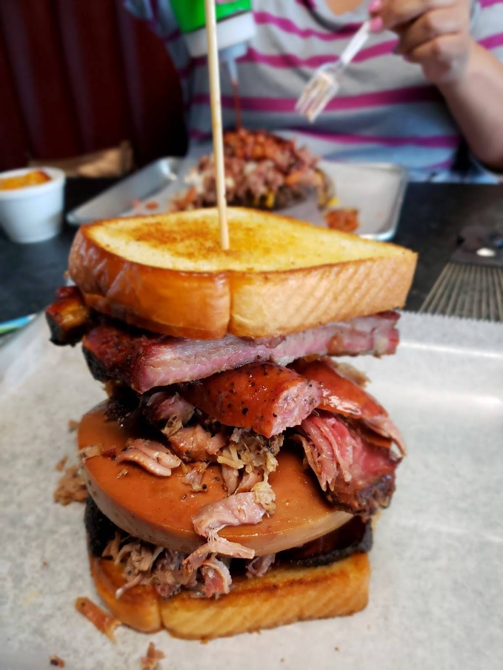 Jambos BBQ | restaurant | 1724 W Division St, Arlington, TX 76012, USA | 8172757881 OR +1 817-275-7881