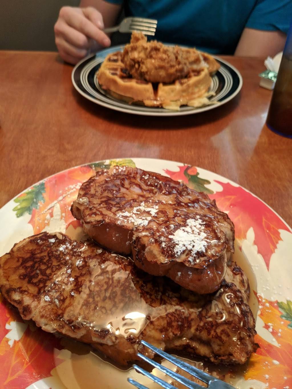 B Town Diner | restaurant | 211 N Walnut St, Bloomington, IN 47404, USA | 8128220300 OR +1 812-822-0300