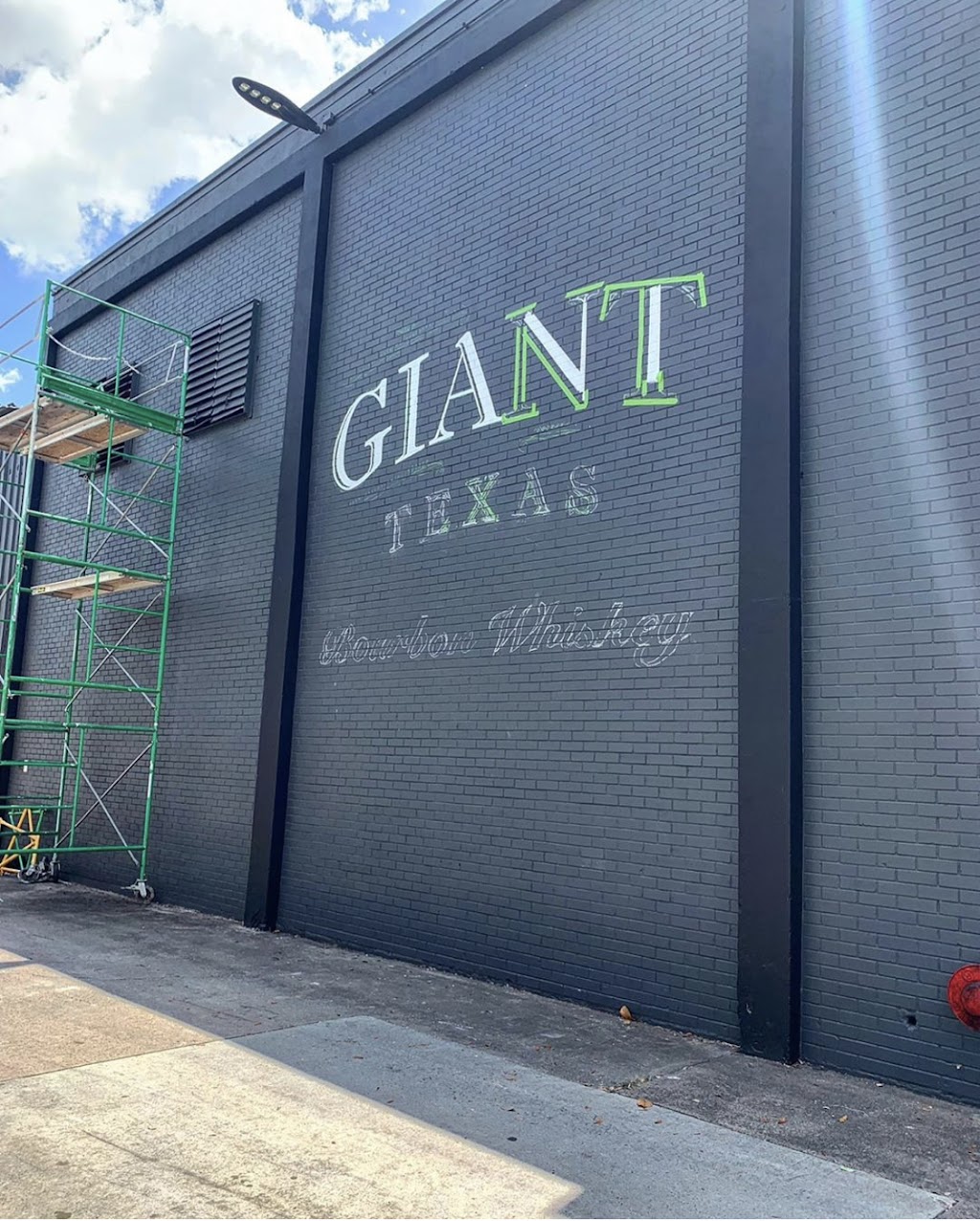 Gulf Coast Distillers | night club | 5610 Clinton Dr, Houston, TX 77020, USA | 7136703003 OR +1 713-670-3003