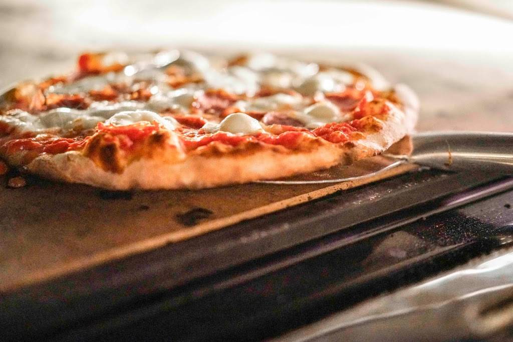 Pizzeria Melrose Plateau | restaurant | 4040 Boul St-Laurent, Montréal, QC H2W 1Y8, Canada | 5146574040 OR +1 514-657-4040