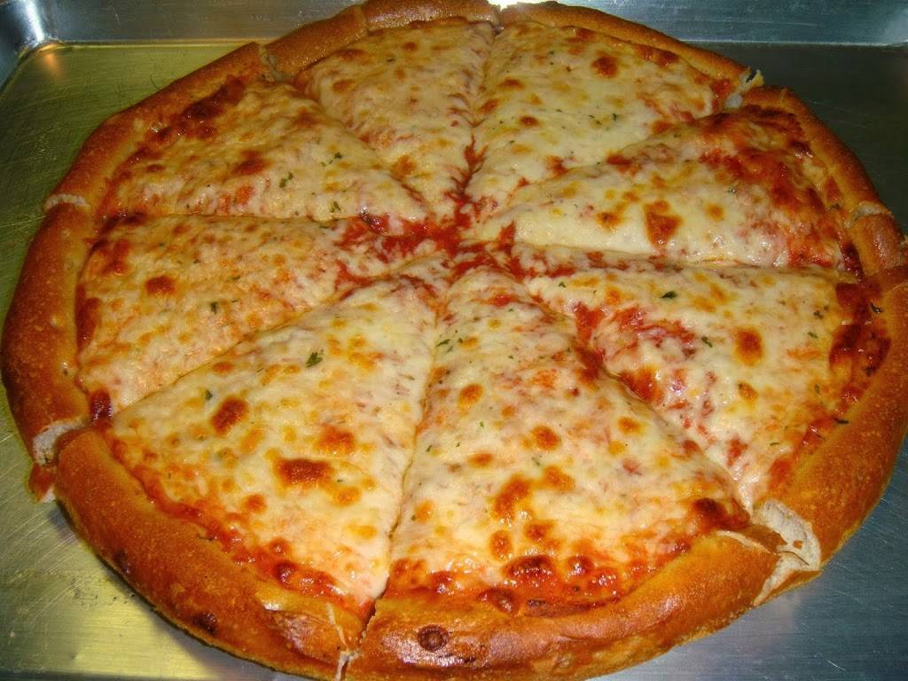 Little Johnnys II | restaurant | 130 E Washington St, New Castle, PA 16101, USA | 7246572210 OR +1 724-657-2210