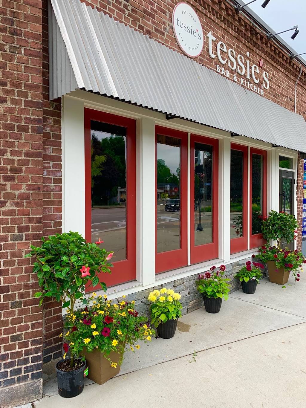 Tessies bar & kitchen | restaurant | 1006 Main St, Walpole, MA 02081, USA | 5087345746 OR +1 508-734-5746