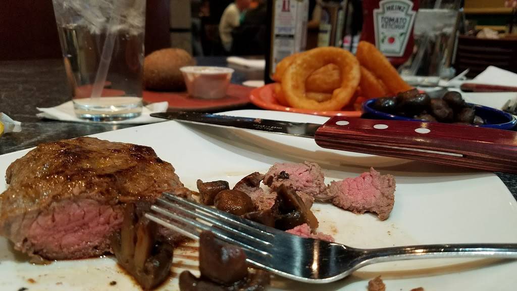 Tuckers American Favorites | restaurant | 2441 State St #6, New Albany, IN 47150, USA | 8129449999 OR +1 812-944-9999