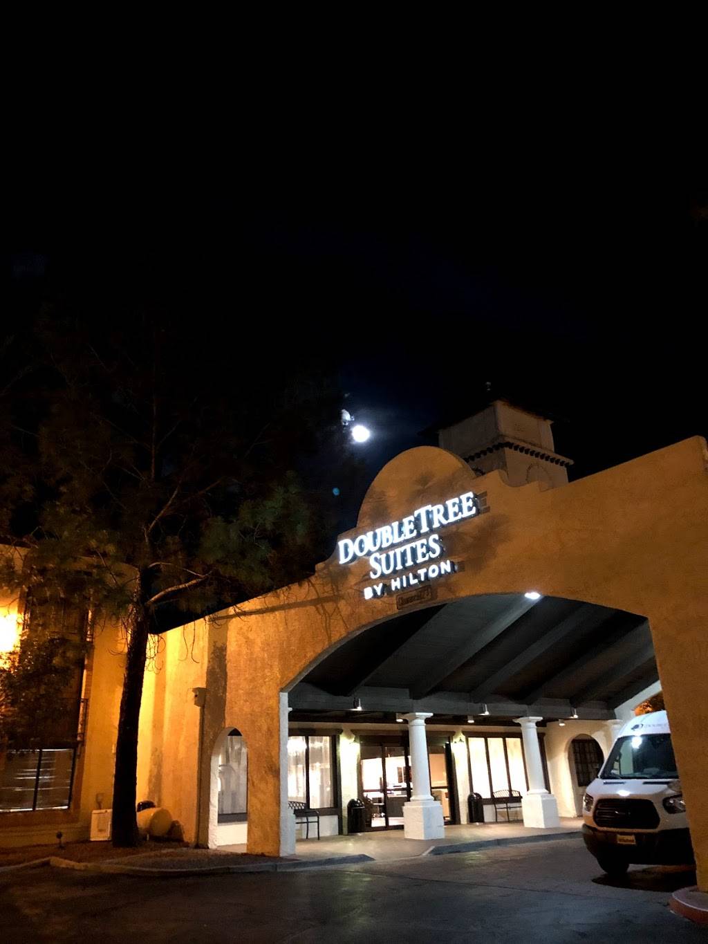 Finnegans | restaurant | 7051 S Tucson Blvd, Tucson, AZ 85756, USA | 5202250800 OR +1 520-225-0800