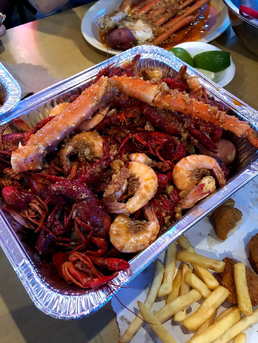 New La Crawfish Boil | restaurant | 10625 Veterans Memorial Dr Suite I, Houston, TX 77038, USA | 2814489500 OR +1 281-448-9500