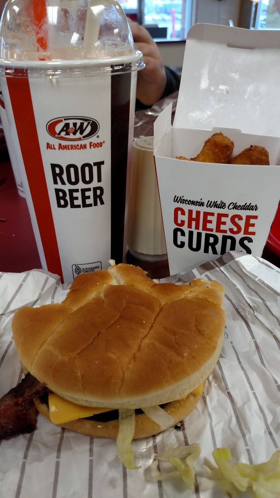 A&W All American Food | restaurant | 12394 Old US Rte 35 NW, Jeffersonville, OH 43128, USA | 7409482511 OR +1 740-948-2511