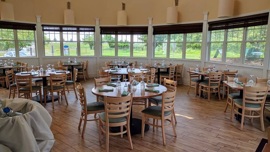 Beach House Grill | restaurant | 1 Dorne Dr, Stratford, CT 06615, USA | 2036127134 OR +1 203-612-7134