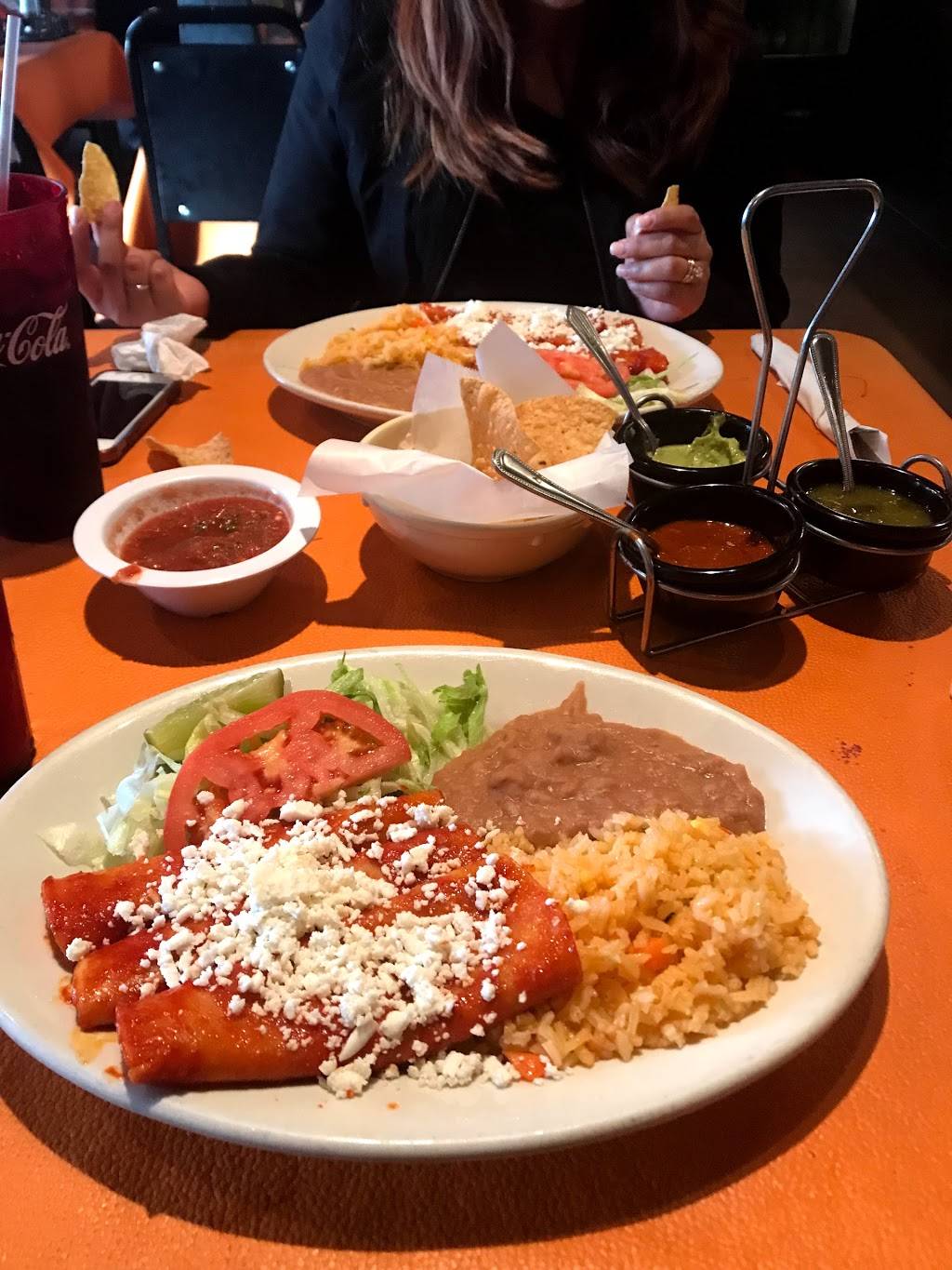 El Globo Restaurant | restaurant | 212 S Llewellyn Ave, Dallas, TX 75208, USA | 2149427963 OR +1 214-942-7963