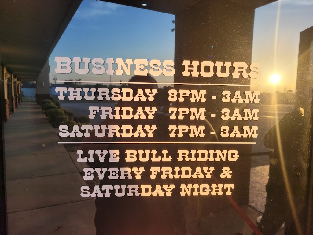 Slide & Ride Rodeo | restaurant | 45 Broadview Dr, Jackson, TN 38305, USA | 7312340421 OR +1 731-234-0421