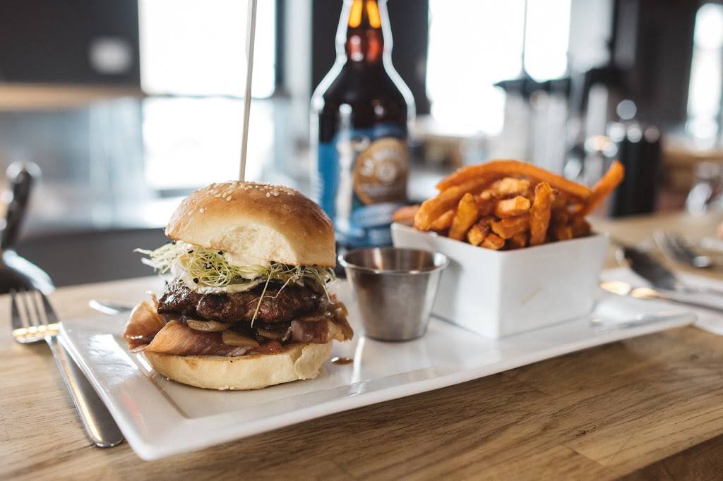 Bistro Cafe Delice | restaurant | 84 Rue Saint Laurent, Beauharnois, QC J6N 2S7, Canada | 4503951103 OR +1 450-395-1103