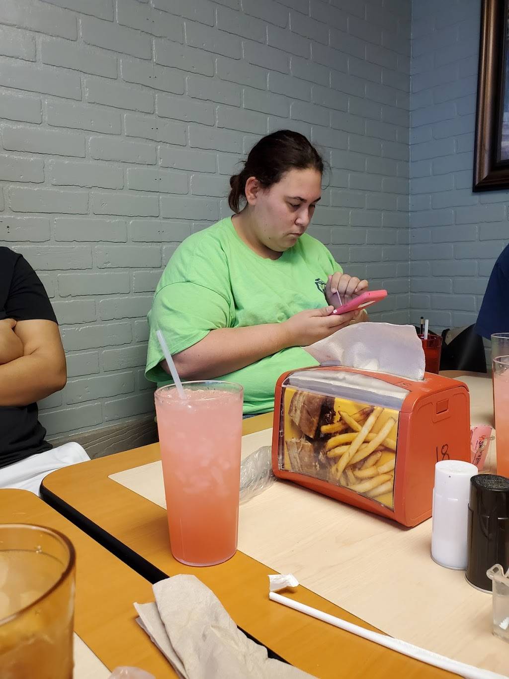 Debs Pizza & Pasta House | restaurant | 950 S Main St, Poplarville, MS 39470, USA | 6017952277 OR +1 601-795-2277