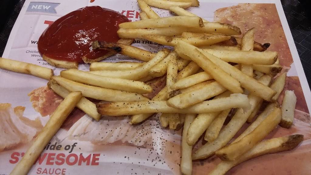 Wendys | restaurant | 1204 N, US-377, Roanoke, TX 76262, USA | 6822375508 OR +1 682-237-5508