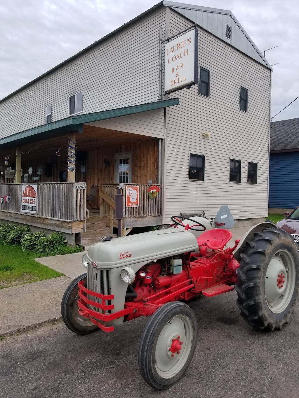 Lauries Coach Bar & Grill | restaurant | w4969 Holmes St, Ogema, WI 54459, USA | 7157675485 OR +1 715-767-5485