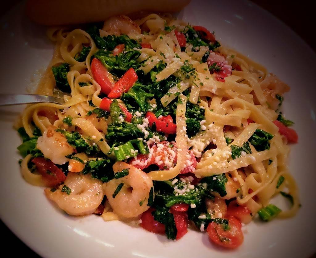 TGI Fridays | restaurant | 9651 W Higgins Rd, Rosemont, IL 60018, USA | 8472921138 OR +1 847-292-1138