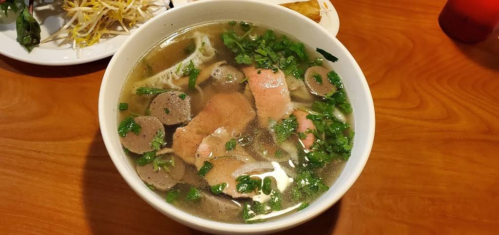 Pho Lucky | restaurant | 23838 Joy Rd, Redford Charter Twp, MI 48239, USA | 3135322333 OR +1 313-532-2333