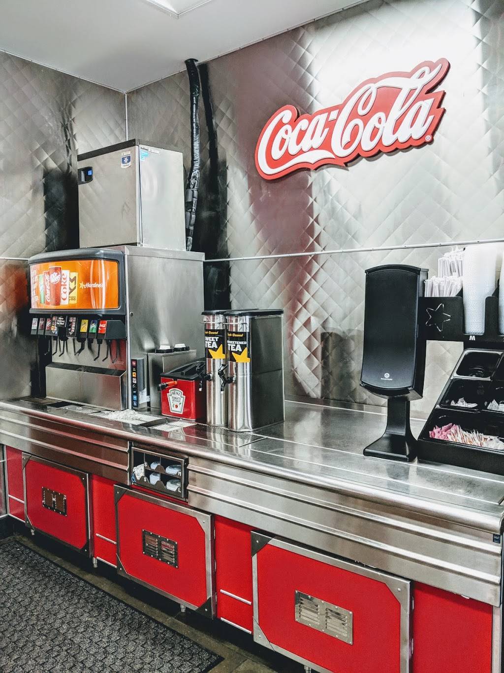 Hardees | restaurant | 1001 W Walnut St, Oglesby, IL 61348, USA | 8158833691 OR +1 815-883-3691